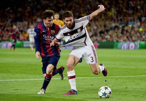 06.05.2015, xjhx, Fussball Champions League, FC Barcelona Barca - FC Bayern Muenchen, v.l. Lionel Messi (FC Barcelona), Xabi Alonso (FC Bayern Muenchen)