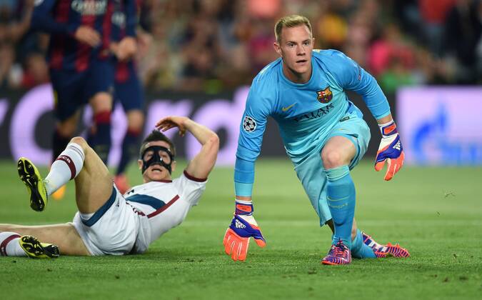 FUSSBALL CHAMPIONS LEAGUE SAISON 2014 2015 HALBFINALE HINSPIEL FC Barcelona Barca - FC Bayern Muenchen 06.05.2015 Torwart Marc Andre ter Stegen (Barca) vor Robert Lewandowski (FC Bayern Muenchen) 