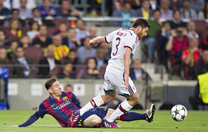 Barcelona, 06.05.2015, Camp Nou Lionel Messi (Barca), Xabi Alonso (FCB) FC Barcelona Barca - FC Bayern München mm