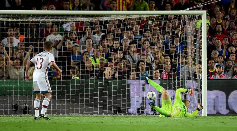 06.05.2015, xjhx, Fussball Champions League, FC Barcelona Barca - FC Bayern Muenchen, v.l. Claudio Pizarro (FC Bayern Muenchen), Manuel Neuer (FC Bayern Muenchen), Lionel Messi (FC Barcelona) Goal scored, Tor zum 1:0