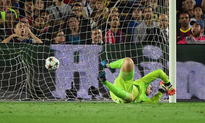 06.05.2015, xjhx, Fussball Champions League, FC Barcelona Barca - FC Bayern Muenchen, v.l. Manuel Neuer (FC Bayern Muenchen), Lionel Messi (FC Barcelona) Goal scored, Tor zum 1:0
