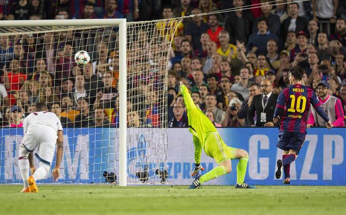Barcelona, 06.05.2015, Camp Nou Tor zum 2:0 durch Lionel Messi (Barca) gegen Torwart Manuel Neuer (FCB) FC Barcelona Barca - FC Bayern München mm