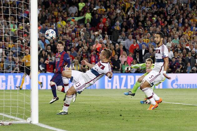 Lionel Messi FC Barcelona Barca 10)mit dem Tor zum 2:0 gegen Torwart Manuel Neuer (FC Bayern Muenchen 1) und Rafinha (FC Bayern Muenchen 13) FC Barcelona vs FC Bayern Muenchen, Fussball, Champions League, Halbfinale, 06.05.2015, Foto: Schueler Eibner EP_JSE