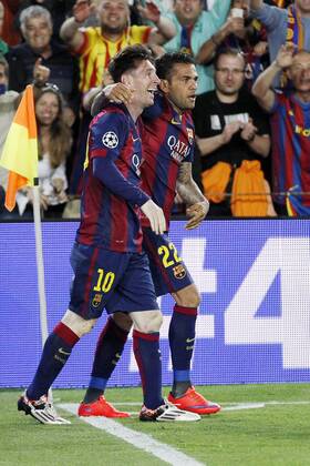 Lionel Messi FC Barcelona Barca 10) und Dani Alves (FC Barcelona 22) beim Torjubel nach dem Treffer zum 2:0 FC Barcelona vs FC Bayern Muenchen, Fussball, Champions League, Halbfinale, 06.05.2015, Foto: Schueler Eibner EP_JSE