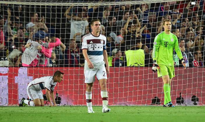 06.05.2015, xjhx, Fussball Champions League, FC Barcelona Barca - FC Bayern Muenchen, v.l. Rafinha (FC Bayern Muenchen), Philipp Lahm (FC Bayern Muenchen), Manuel Neuer (FC Bayern Muenchen) enttaeuscht, enttaeuscht schauend, dissapointed