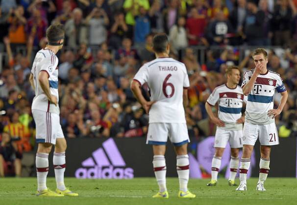 06.05.2015, Fussball Champions League 2014 2015, Halbfinale Hinspiel, FC Barcelona Barca - FC Bayern München, im Stadion Camp Nou in Barcelona (Spanien). v.l. Robert Lewandowski (Bayern München), Thiago (Bayern München), Rafinha (Bayern) und Philipp Lahm (München) sind nach dem Bayern Spiel enttäuscht. 