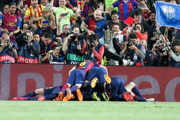 die Mannschaft freut sich ueber das Tor von Lionel Messi 10 FC Barcelona Barca zum 2:0 , FC Barcelona vs. FC Bayern Muenchen, Fussball, Champions League, 06.05.2015 , EP_CKT
