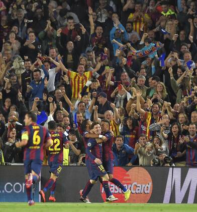 06.05.2015, Fussball Champions League 2014 2015, Halbfinale Hinspiel, FC Barcelona Barca - FC Bayern München, im Stadion Camp Nou in Barcelona (Spanien). Torjubel Lionel Messi (Barcelona) und Neymar (re, Barcelona). 