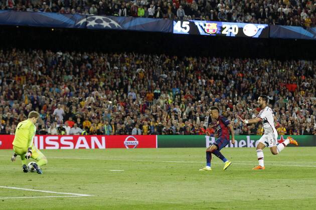 Neymar FC Barcelona Barca 11) mit dem Tunnel Tor zum 3:0 gegen Torwart Manuel Neuer (FC Bayern Muenchen 1) FC Barcelona vs FC Bayern Muenchen, Fussball, Champions League, Halbfinale, 06.05.2015, Foto: Schueler Eibner EP_JSE