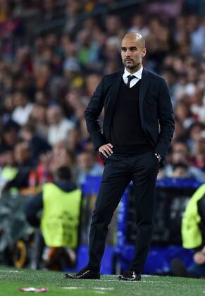 FUSSBALL CHAMPIONS LEAGUE SAISON 2014 2015 HALBFINALE HINSPIEL FC Barcelona Barca - FC Bayern Muenchen 06.05.2015 Trainer Pep Guardiola (FC Bayern Muenchen) enttaeuscht an der Seitenlinie 