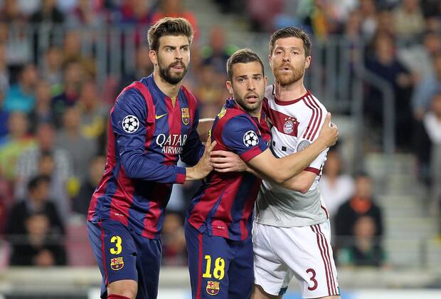 06 05 15 FC Barcelona Barca FC BAYERN MUNCHEN Xabi Alonso (bay) - gerard Pique - jordi Alba (barca) FOOTBALL : FC Barcelone vs FC Bayern München - UEFA Ligue des champions - 06 05 2015 CARLOSMIRA PANORAMIC 