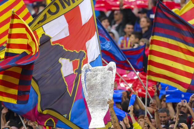 Fans, Fussballfans, supporters, spectators, Zuschauer, Jacke, Kutte, Weste, Fankurve FC Barcelona Barca - FC BAYERN MUENCHEN 3-0 , Fussball UEFA Champions League, Halbfinale Hinspiel, Muenchen, 06.05.2015 CL Saison 2014 2015, FCB, Muenchen