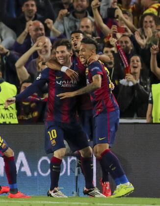 NEYMAR, Barca 11 Torjubel, Jubel nach dem Tor zum 3-0 Jubel, Freude, Emotionen, Feiern, Lachen, jubelt, freuen, reisst die Arme hoch, ballt die Faust mit Lionel MESSI, Barca 10 RAFINHA, Barca 12 FC Barcelona Barca - FC BAYERN MUENCHEN 3-0 , Fussball UEFA Champions League, Halbfinale Hinspiel, Muenchen, 06.05.2015 CL Saison 2014 2015, FCB, Muenchen