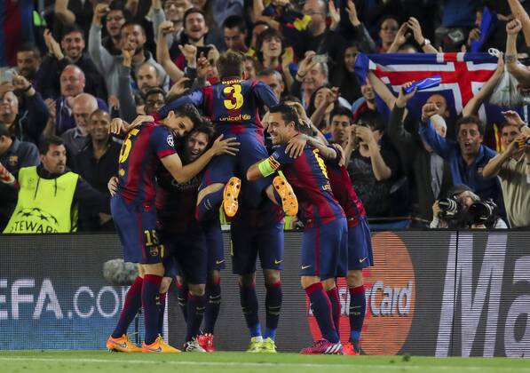 NEYMAR, Barca 11 Torjubel, Jubel nach dem Tor zum 3-0 Jubel, Freude, Emotionen, Feiern, Lachen, jubelt, freuen, reisst die Arme hoch, ballt die Faust mit Lionel MESSI, Barca 10 RAFINHA, Barca 12 Dani ALVES, Barca 22 Gerard PIQUE, Barca 3 FC Barcelona Barca - FC BAYERN MUENCHEN 3-0 , Fussball UEFA Champions League, Halbfinale Hinspiel, Muenchen, 06.05.2015 CL Saison 2014 2015, FCB, Muenchen