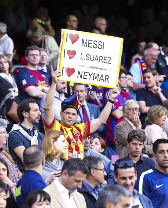 Fans, Fussballfans, supporters, spectators, Zuschauer, Jacke, Kutte, Weste, Fankurve Lionel MESSI, Barca 10 Luis SUAREZ, Barca 9 NEYMAR, Barca 11 FC Barcelona Barca - FC BAYERN MUENCHEN 3-0 , Fussball UEFA Champions League, Halbfinale Hinspiel, Muenchen, 06.05.2015 CL Saison 2014 2015, FCB, Muenchen