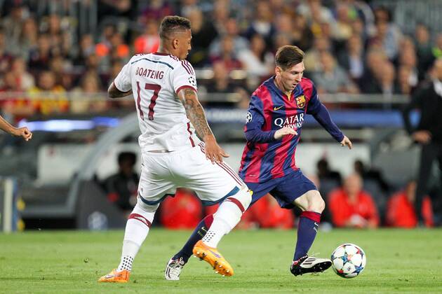 l-r: im Zweikampf, Aktion, mit Jerome Boateng 17 (FC Bayern Muenchen) und Lionel Messi 10 FC Barcelona Barca , FC Barcelona vs. FC Bayern Muenchen, Fussball, Champions League, 06.05.2015 , EP_CKT