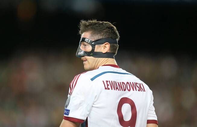 Robert Lewandowski (FC Bayern), enttäuscht FC Barcelona Barca FC Bayern München, Barca-FCB, Champions League 2014 2015, Halbfinale, half-final, Hinspiel, 1. Spiel, first match, Fussball, men, Maenner, soccer, Ergebnis, result Barcelona, 6.5.2015