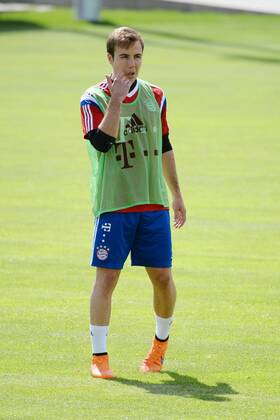 vl. Mario Goetze ( FC Bayern Muenchen ) FC Bayern Muenchen - Training , Fussball, Saebener Strasse 07.05.2015 , , , EP_AVS