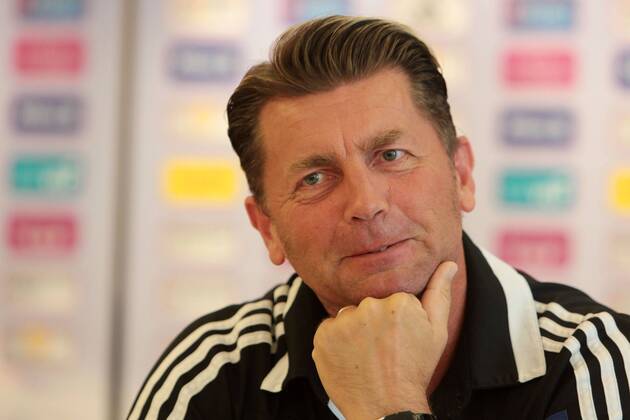 Pressekonferenz des 1. FFC Frankfurt am Montag (11.05.2015) im Frankfurter relexa-Hotel anlässlich des Finales in der UEFA Women s Champions League gegen Paris Saint-Germain am 14. Mai in Berlin. Cheftrainer Colin Bell (1. FFC Frankfurt).