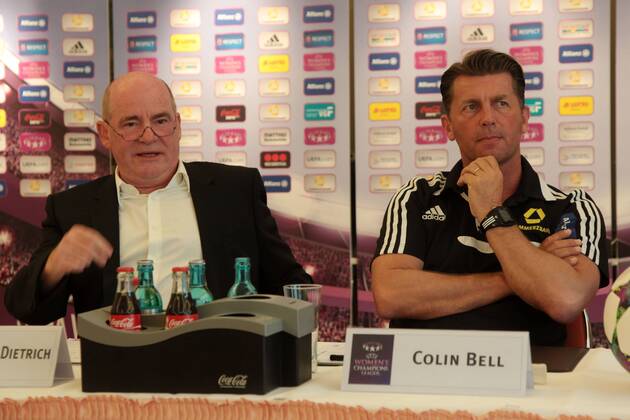 Pressekonferenz des 1. FFC Frankfurt am Montag (11.05.2015) im Frankfurter relexa-Hotel anlässlich des Finales in der UEFA Women s Champions League gegen Paris Saint-Germain am 14. Mai in Berlin. Von links: Manager Siegfried Dietrich (1. FFC Frankfurt), Cheftrainer Colin Bell (1. FFC Frankfurt).