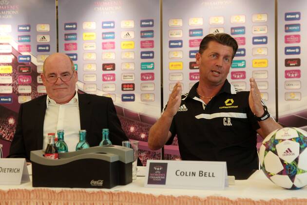 Pressekonferenz des 1. FFC Frankfurt am Montag (11.05.2015) im Frankfurter relexa-Hotel anlässlich des Finales in der UEFA Women s Champions League gegen Paris Saint-Germain am 14. Mai in Berlin. Von links: Manager Siegfried Dietrich (1. FFC Frankfurt), Cheftrainer Colin Bell (1. FFC Frankfurt).