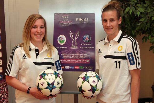 Pressekonferenz des 1. FFC Frankfurt am Montag (11.05.2015) im Frankfurter relexa-Hotel anlässlich des Finales in der UEFA Women s Champions League gegen Paris Saint-Germain am 14. Mai in Berlin. Von links: Marith Prießen (Priessen) (1. FFC Frankfurt), Simone Laudehr (1. FFC Frankfurt).