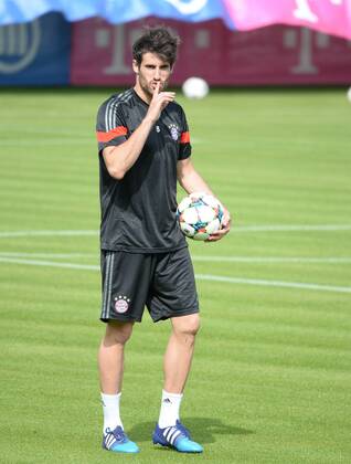 vl. Javi Martinez ( FC Bayern Muenchen ) FC Bayern Muenchen - Training , Fussball, Champions - League, Saebener Strasse 11.05.2015 EP_avs
