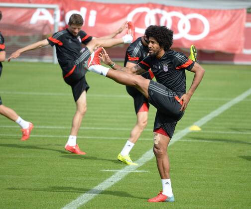 vl. Dante ( FC Bayern Muenchen ) FC Bayern Muenchen - Training , Fussball, Champions - League, Saebener Strasse 11.05.2015 EP_avs