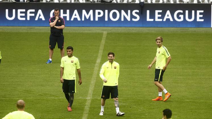 FC Barcelona training session at Allianz Arena before second leg of 1 2 Champions League semifinal. In this picture, Rafinha and Lionel Messi. xFRANCESCxADELANTADOx 