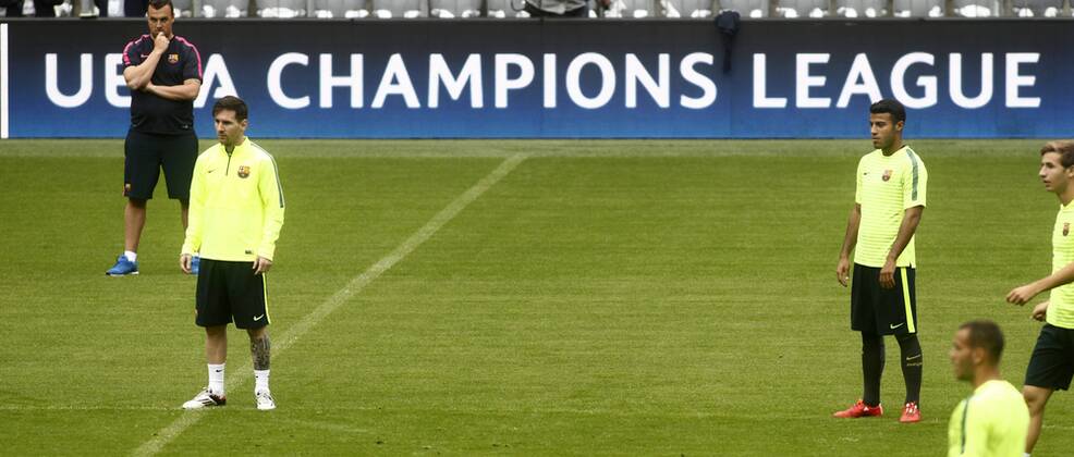 FC Barcelona training session at Allianz Arena before second leg of 1 2 Champions League semifinal. In this picture, Lionel Messi and Rafinha. xFRANCESCxADELANTADOx 