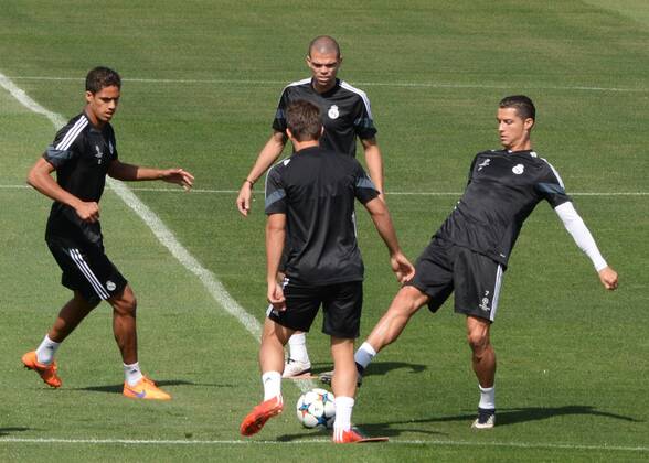 Aktuell Fußball, Champions League, Training FC Real Madrid ESPANA, MADRID 12 APR: Cristiano Ronaldo, Raphael Varane, Lucas Silva, Pepe training in Ciudad Deportiva Real Madrid (Valdebebas), for the next match Champions League 2014 15 Real Madrid VS Juventus in Stadium Santiago Bernabeu (Madrid). 12th of April 2015 (Madrid). (Isa Saiz Cordon Press). 
