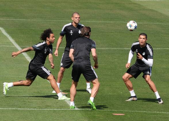 Aktuell Fußball, Champions League, Training FC Real Madrid ESPANA, MADRID 12 APR: Cristiano Ronaldo, Marcelo, Pepe, Gareth Bale training in Ciudad Deportiva Real Madrid (Valdebebas), for the next match Champions League 2014 15 Real Madrid VS Juventus in Stadium Santiago Bernabeu (Madrid). 12th of April 2015 (Madrid). (Isa Saiz Cordon Press). 