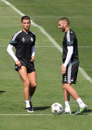 Aktuell Fußball, Champions League, Training FC Real Madrid ESPANA, MADRID 12 APR: Karim Benzema, Cristiano Ronaldo training in Ciudad Deportiva Real Madrid (Valdebebas), for the next match Champions League 2014 15 Real Madrid VS Juventus in Stadium Santiago Bernabeu (Madrid). 12th of April 2015 (Madrid). (Isa Saiz Cordon Press). 