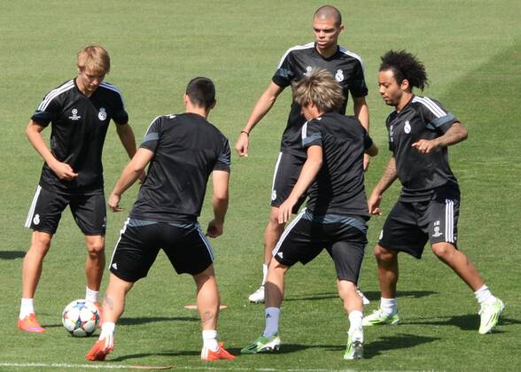 Aktuell Fußball, Champions League, Training FC Real Madrid ESPANA, MADRID 12 APR: Martin Ödegaard, Pepe, Marcelo, James Rodriguez training in Ciudad Deportiva Real Madrid (Valdebebas), for the next match Champions League 2014 15 Real Madrid VS Juventus in Stadium Santiago Bernabeu (Madrid). 12th of April 2015 (Madrid). (Isa Saiz Cordon Press). 