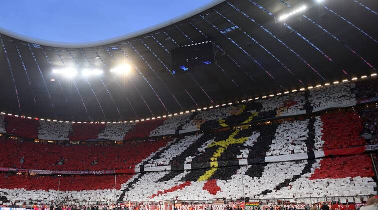 FUSSBALL CHAMPIONS LEAGUE SAISON 2014 2015 HALBFINALE RUECKSPIEL FC Bayern Muenchen - FC Barcelona Barca 12.05.2015 Choreografie der Bayern Fans in der Allianz Arena 