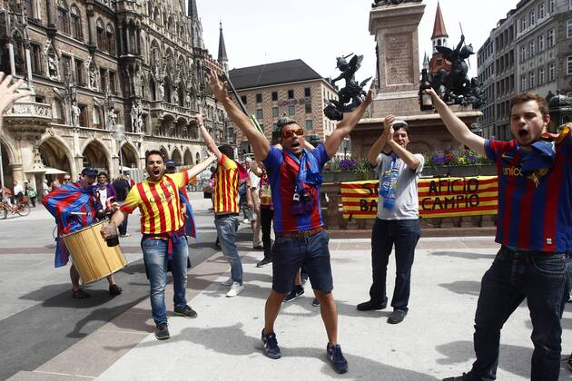 Fans des FC Barcelona feiern vor dem Spiel in der Münchener Innenstadt - UEFA Champions League 2014 2015 - FC Barcelona Barca. xFRANCESCxADELANTADOx 