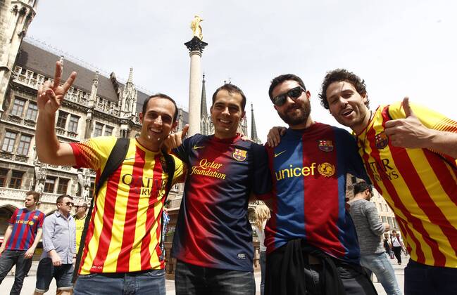 Fans des FC Barcelona feiern vor dem Spiel in der Münchener Innenstadt - UEFA Champions League 2014 2015 - FC Barcelona Barca. xFRANCESCxADELANTADOx 