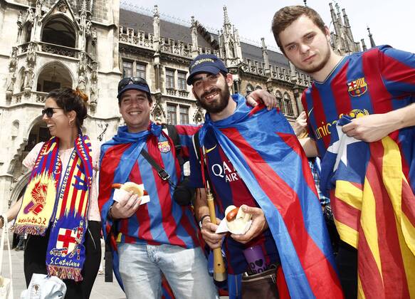 Fans des FC Barcelona feiern vor dem Spiel in der Münchener Innenstadt - UEFA Champions League 2014 2015 - FC Barcelona Barca. xFRANCESCxADELANTADOx 