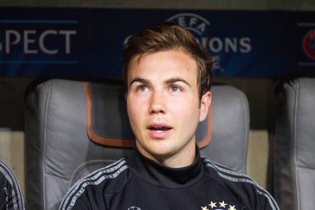 GER, UEFA CL Halbfinale, FC Bayern Muenchen vs. FC Barcelona Barca 12.05.2015, Allianz Arena, Muenchen, GER, UEFA CL Halbfinale, FC Bayern Muenchen vs. FC Barcelona, im Bild Mario Goetze (FCB 19) auf der Bank nphxStraubmeier