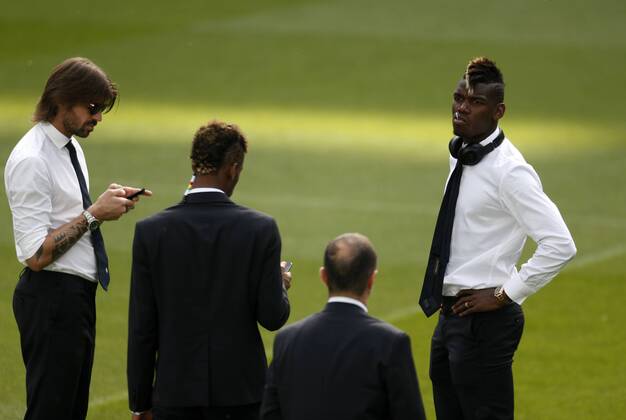 Aktuell Fußball, Champions League, Spieler von Juventus Turin begutachten in zivil den Platz Entrenamiento de la Juventus en el Santiago Bernabéu. En la imagen, Storari y Pogba. Juventus training session at Santiago Bernabéu. In this picture, Storari and Pogba. xJOSExA.xGARCIAx 