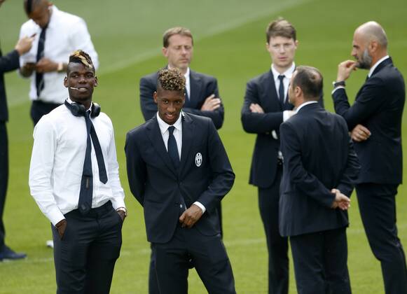 Aktuell Fußball, Champions League, Spieler von Juventus Turin begutachten in zivil den Platz Entrenamiento de la Juventus en el Santiago Bernabéu. En la imagen, Pogba y Coman. Juventus training session at Santiago Bernabéu. In this picture, Pogba and Coman. xJOSExA.xGARCIAx 