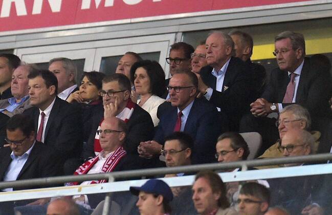 12.05.2015, Fussball Championsleague 2014 2015, Halbfinale Rückspiel, FC Bayern München - FC Barcelona Barca in der Allianz-Arena München. Vorstandsvorsitzender Karl-Heinz Rummenigge (München) und Finanzvorstand Jan-Christian Dreesen (Bayern München) auf der Tribüne. 