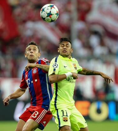 Dienstag 12.05.2015, CL, UEFA Champions League, Saison 2014 2015, Halbfinale Rueckspiel in Muenchen, FC Bayern Muenchen FC Barcelona Barca v-l Rafinha (FC Bayern 13) Neymar (Barcelona 11) DeFodi507