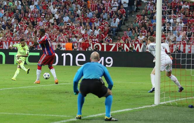 bc11 NEYMAR, Barca 11 Torschuss, schiesst das Tor zum 1-2 gegen Manuel NEUER, FCB 1 FC BAYERN MUENCHEN - FC Barcelona Barca , Fussball UEFA Champions League, Halbfinale Rueckspiel, Muenchen, 12.05.2015 CL Saison 2014 2015, FCB, Muenchen