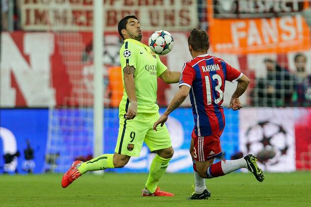 Dienstag 12.05.2015, CL, UEFA Champions League, Saison 2014 2015, Halbfinale Rueckspiel in Muenchen, FC Bayern Muenchen FC Barcelona Barca v-l Luis Suarez (Barcelona 9) Rafinha (FC Bayern 13) DeFodi507