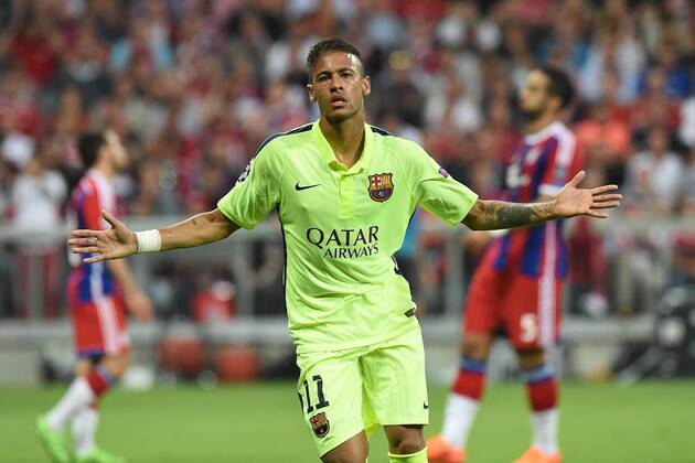 Fußball Champions League Halbfinale Bayern München - FC Barcelona Barca am 12.05.2015 in der Allianz Arena in München Torjubel zum 1:2 durch Neymar ( Barcelona )