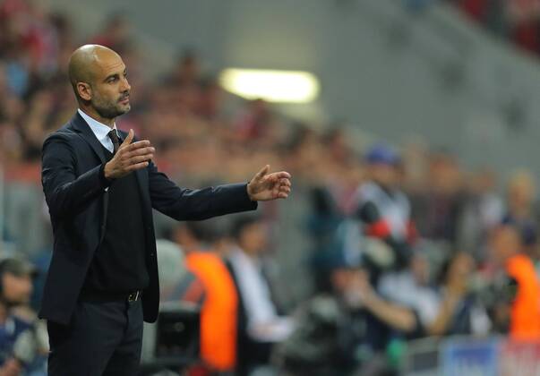 fcbtr Trainer Cheftrainer Pep GUARDIOLA (FCB) Emotionen, enttaeuscht, Enttaeuschung, Frust, frustriert, Trauer ,traurig, verzweifelt, Verzweiflung FC BAYERN MUENCHEN - FC Barcelona Barca , Fussball UEFA Champions League, Halbfinale Rueckspiel, Muenchen, 12.05.2015 CL Saison 2014 2015, FCB, Muenchen