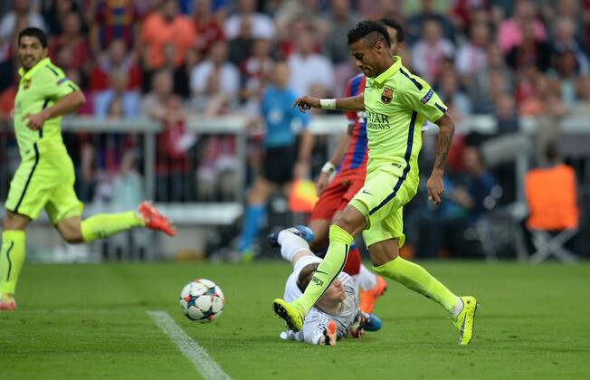 FUSSBALL CHAMPIONS LEAGUE SAISON 2014 2015 HALBFINALE RUECKSPIEL FC Bayern Muenchen - FC Barcelona Barca 12.05.2015 Neymar (Barca) erzielt das Tor zum 1:2 