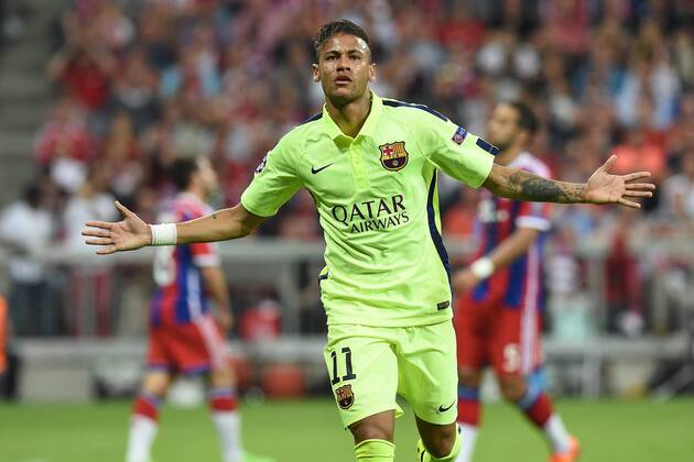 Fußball Champions League Halbfinale Bayern München - FC Barcelona Barca am 12.05.2015 in der Allianz Arena in München Torjubel zum 1:2 durch Neymar ( Barcelona )
