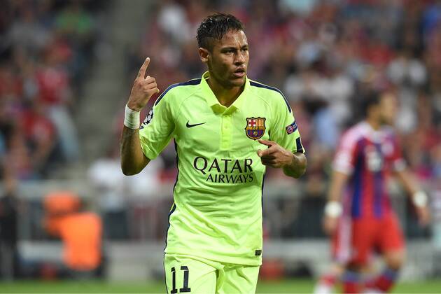 Fußball Champions League Halbfinale Bayern München - FC Barcelona Barca am 12.05.2015 in der Allianz Arena in München Torjubel zum 1:2 durch Neymar ( Barcelona )